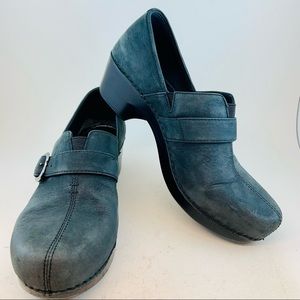Dansko Charcoal Black Nubuck Tamara Buckle Lightweight Clogs size 40 9.5 10